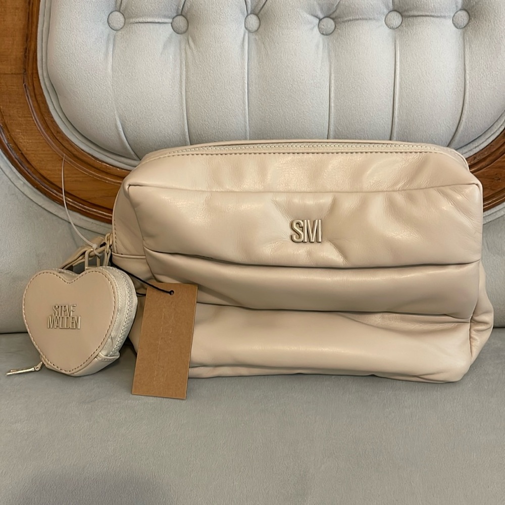 NWT STEVE MADDEN OATMEAL PU HORIZONTAL QUILT W/HEART DBLE ZIP LOAF WOMEN'S BAG.